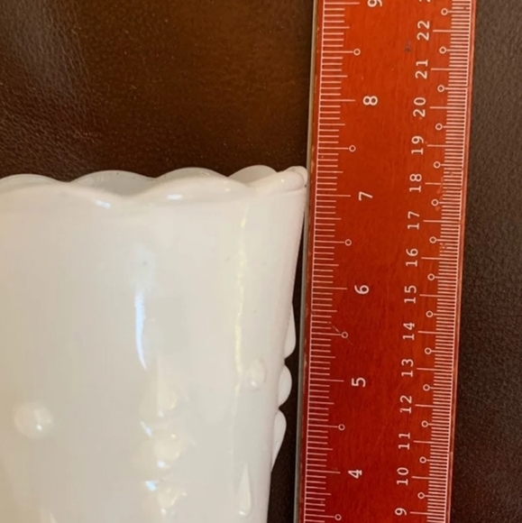 VINTAGE MILK GLASS VASE - Picture 10 of 10